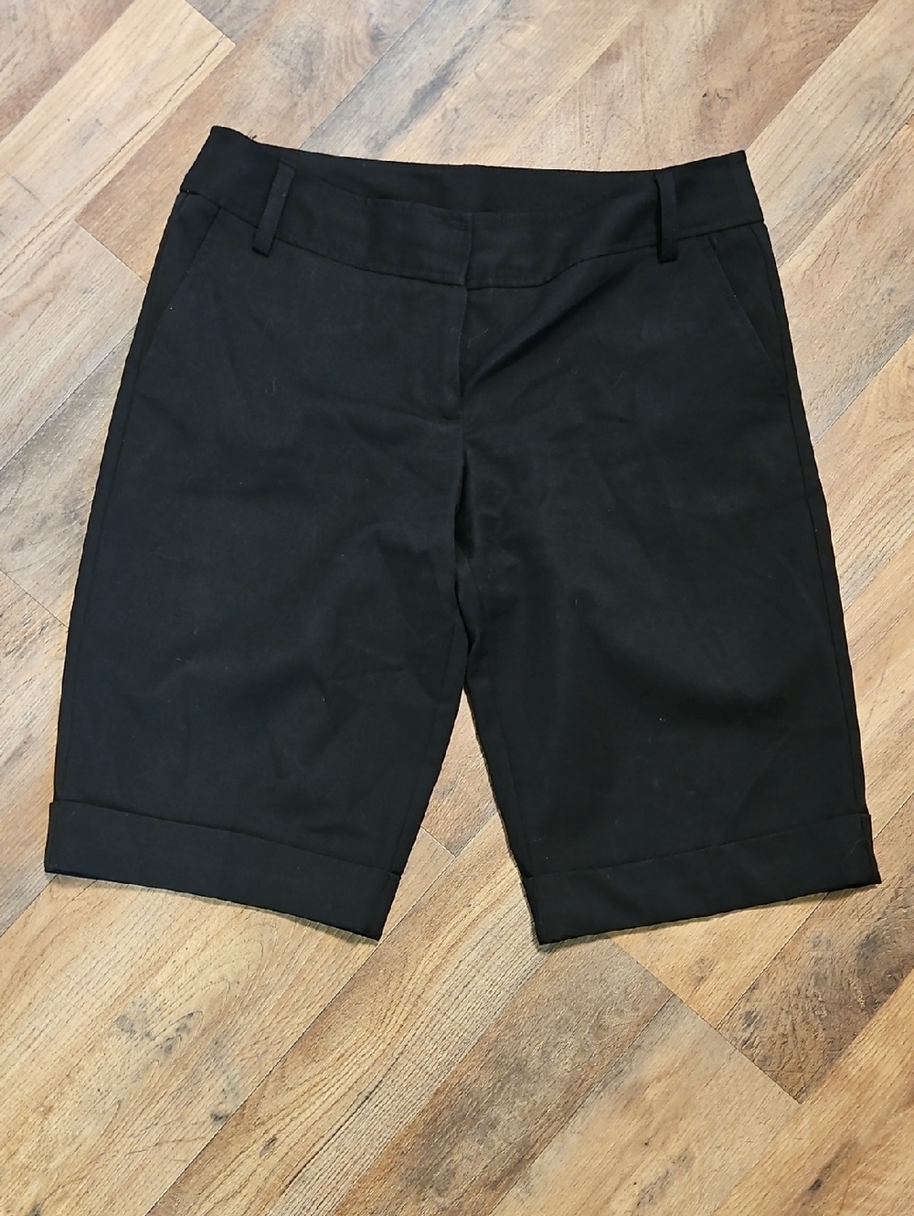 👖Tracy Evans Black Cuffed Bermuda Shorts